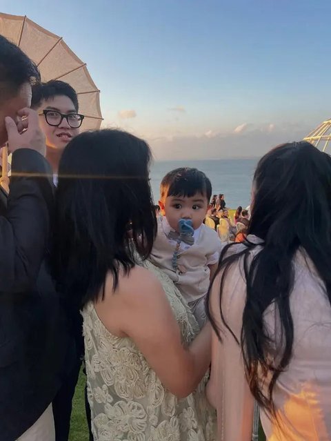 Gaya Kondangan Keluarga Joshua Suherman (Foto: Instagram @jojosuherman)