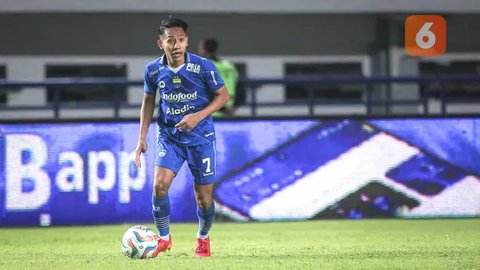 Pemain Persib Bandung, Beckham Putra Nugraha pada laga lanjutan pekan ke-3 BRI Liga 1 2023/2024 antara Persib Bandung melawan Dewa United FC di Stadion Gelora Bandung Lautan Api (GBLA)