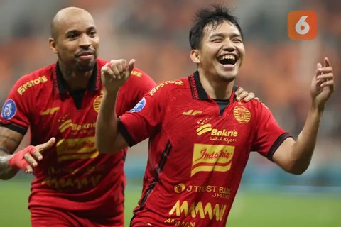 Dua pemain Persija Jakarta, Gustavo Almeida dan Witan Sulaeman. (Bola.com/Abdul Aziz).