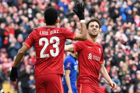 Luis Diaz dan Diogo Jota berselebrasi bersama saat mencetak gol untuk Liverpool. (Ian Kington / IKIMAGES / AFP)