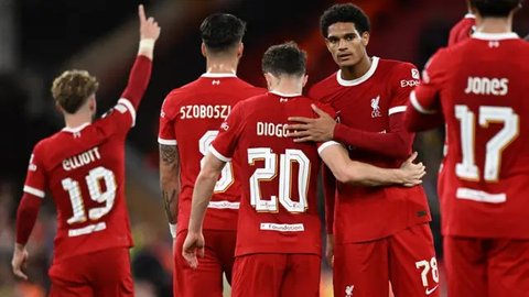 Pemain Liverpool, Diogo Jota melakukan selebrasi setelah mencetak gol kedua timnya ke gawang Union Saint-Gilloise pada laga Grup E Liga Europa 2023/2024 yang berlangsung di Anfield, Inggris,