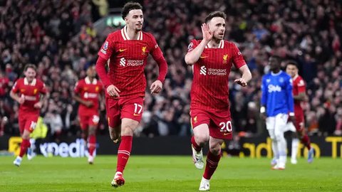 Pemain Liverpool, Diogo Jota melakukan selebrasi setelah mencetak gol kedua timnya ke gawang Union Saint-Gilloise pada laga Grup E Liga Europa 2023/2024 yang berlangsung di Anfield, Inggris,