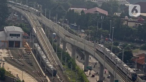 Rangkaian kereta MRT melintas menuju stasiun di Jakarta, Kamis (20/10/2022). Setelah penaikan pada 3 September 2022, rata-rata pengguna MRT per hari mengalami kenaikan rata-rata sebesar 3,