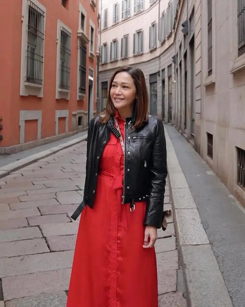 8 Potret Cantik Menawan Maia Estianty dalam Balutan Outfit Serba Merah, Warna Mencolok Auto Jadi Elegan Dipakai Istri Irwan Mussry
