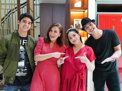 8 Potret Cantik Menawan Maia Estianty dalam Balutan Outfit Serba Merah, Warna Mencolok Auto Jadi Elegan Dipakai Istri Irwan Mussry