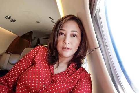 8 Potret Cantik Menawan Maia Estianty dalam Balutan Outfit Serba Merah, Warna Mencolok Auto Jadi Elegan Dipakai Istri Irwan Mussry