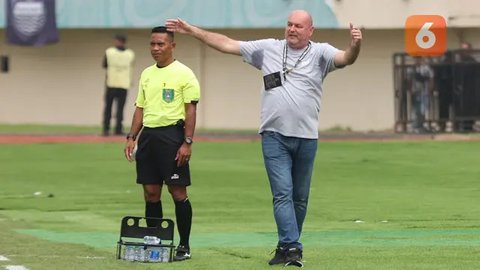 Saddil Ramdani saat berlatih bersama skuad Persib Bandung di lapangan pendamping Stadion GBLA, Kota Bandung, Selasa (1/7/2025). (Bola.com/Erwin Snaz)