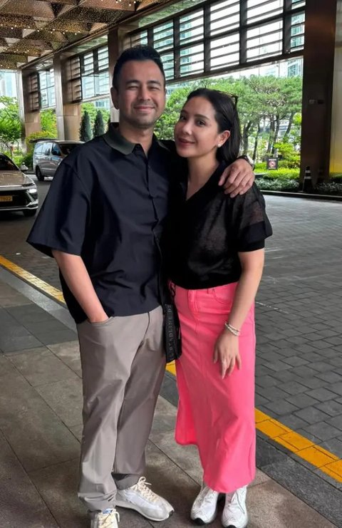 Padu Padan Kemeja Hitam ala Nagita Slavina Saat Nonton Konser Blackpink/Instagram/raffinagita1717