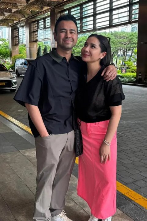 Padu Padan Kemeja Hitam ala Nagita Slavina Saat Nonton Konser Blackpink/Instagram/raffinagita1717