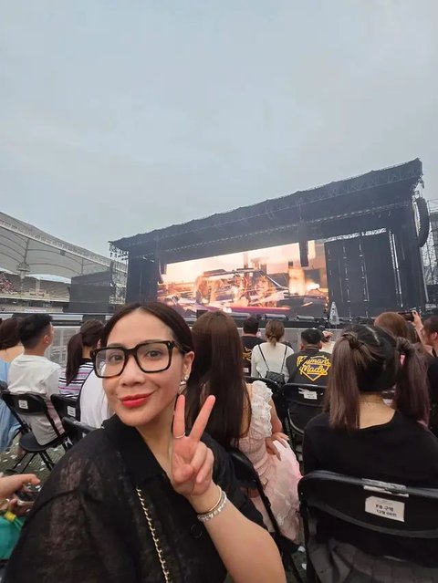 Padu Padan Kemeja Hitam ala Nagita Slavina Saat Nonton Konser Blackpink/Instagram/raffinagita1717
