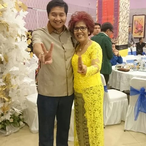 Galeri Foto Rita Butar Butar Pakai Dress Brokat  Instagram @ritabutarbutar