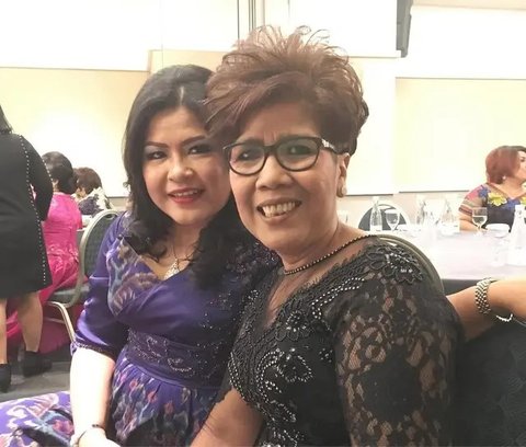 Galeri Foto Rita Butar Butar Pakai Dress Brokat  Instagram @ritabutarbutar
