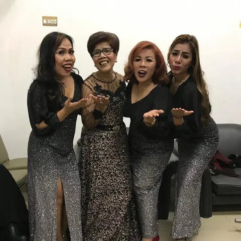 Galeri Foto Rita Butar Butar Pakai Dress Brokat  Instagram @ritabutarbutar