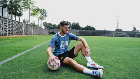 Skuad Dewa United merayakan gol Alex Martins ke gawang Persib Bandung, Jumat (17/1/2025) (c) Dok. Dewa United