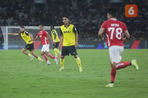 Penonton menyaksikan pertandingan Oxford United melawan Liga Indonesia All-Stars pada Piala Presiden 2025 di Stadion Utama Gelora Bung Karno, Jakarta, Minggu (7/7/2025). (Bola.com/Muhammad Ad