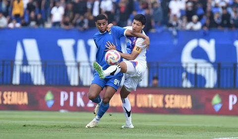 Penonton menyaksikan pertandingan Oxford United melawan Liga Indonesia All-Stars pada Piala Presiden 2025 di Stadion Utama Gelora Bung Karno, Jakarta, Minggu (7/7/2025). (Bola.com/Muhammad Ad