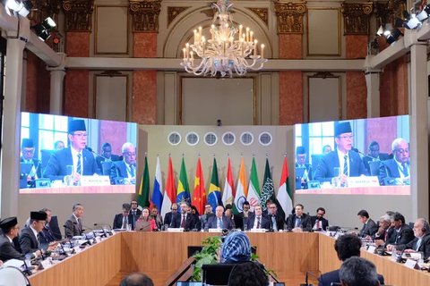 Presiden Prabowo Subianto menghadiri Konferensi Tingkat Tinggi (KTT) BRICS 2025 yang digelar di Museum of Modern Art (MAM), Rio de Janeiro, Brasil, Minggu (6/7/2025). Prabowo turut serta d