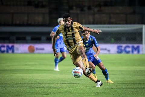 Aksi Berguinho pada laga Persib Bandung vs Port FC di Piala Presiden 2025 - PERSIB.co.id/Fernando Hero