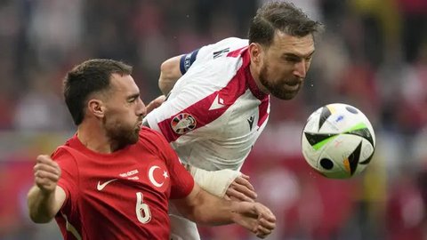 Duel antara Liverpool kontra Manchester United (MU) dalam laga pekan ke-20 Premier League 2024/2025 di Anfield, Minggu (5/1/2025) malam WIB. Liverpool dan MU bermain imbang 2-2 dalam pertandi