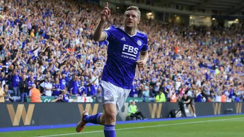 Striker Leicester City, Jamie Vardy, mencetak gol ke-200 pada pertandingan ke-500 saat menjamu Southampton dalam lanjutan Liga Inggris 2024/2025, Minggu (18/5/2025) malam WIB. (Nigel French/P