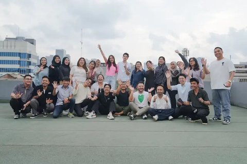 Kantor Baru Luna Maya Jadi Sorotan, Begini Momen Serunya Perayaan Bersama Tim (sumber: Instagram/lunamaya)