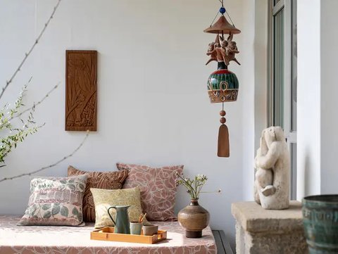 Inspirasi Teras Rumah Kecil agar Tampak Luas (Foto: Reve Art AI)