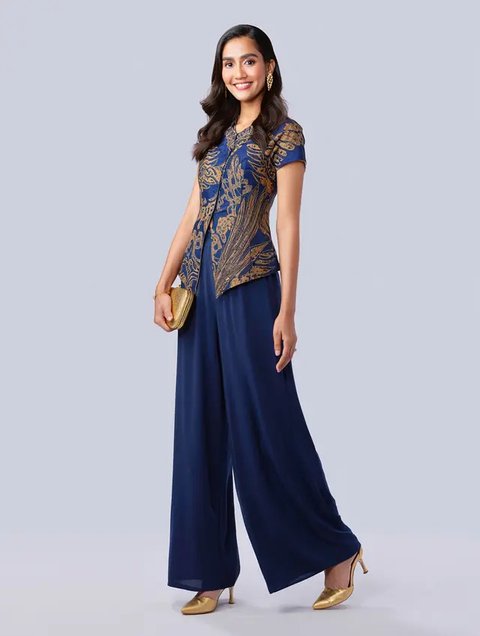 Model Celana yang Cocok Dipadukan dengan Baju Batik (Foto: Reve Art AI)