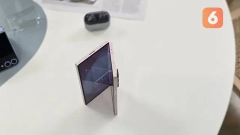 Galaxy Z Fold 6 dan Galaxy Z Flip 6 yang baru diluncurkan di Samsung Unpacked 2024 di Paris, Prancis. (Liputan6.com/Agustin Setyo Wardani)