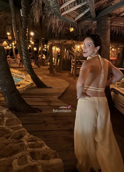 Alyssa Daguise Liburan Sambil Bekerja di Bali. [@michelemaryam]