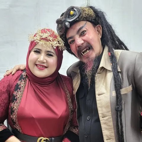 Potret Limbad Pamer Gigi Taring (@limbadindonesia)