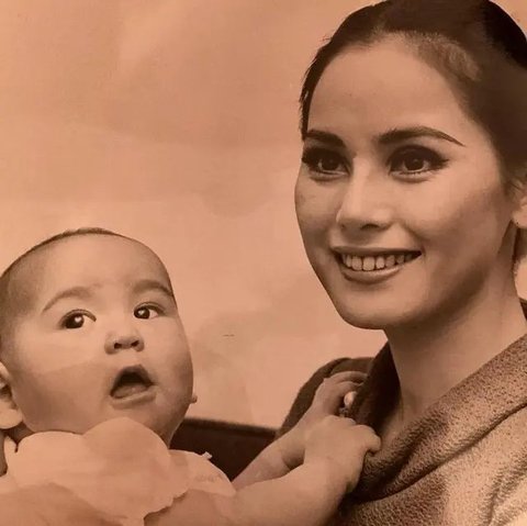 Potret Masa Muda Dewi Soekarno, Disebut Mirip Alysaa Daguise (sumber: Instagram/alyssadaguise/dewisukarnoofficial)