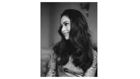 Potret Masa Muda Dewi Soekarno, Disebut Mirip Alysaa Daguise (sumber: Instagram/alyssadaguise/dewisukarnoofficial)