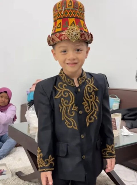 Photoshoot Irish Bella Bersama Keluarga (@riomotret)