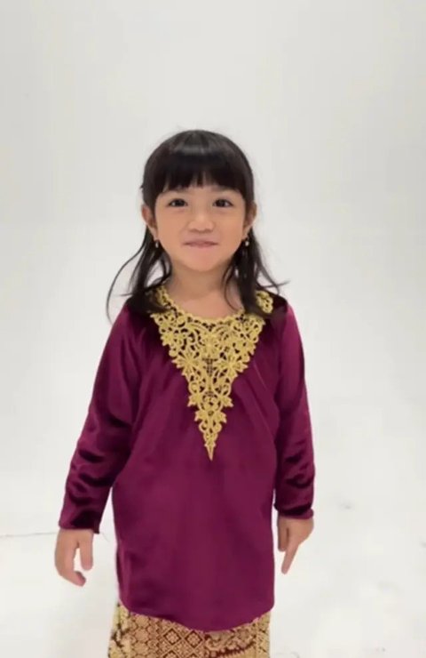 Photoshoot Irish Bella Bersama Keluarga (@riomotret)