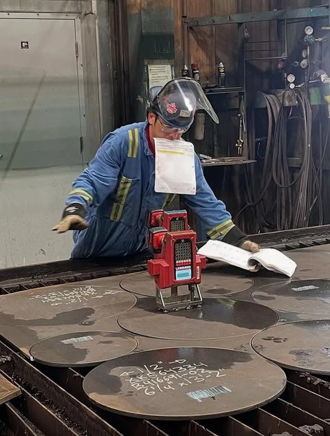 Tengku Firmansyah Bagikan Momen Pekerjaannya Sebagai Tukang Las di Kanada