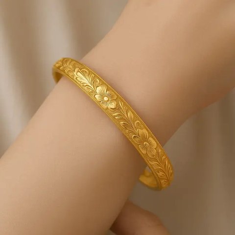 Model Gelang Emas Bangle Terbaru yang Cocok untuk Tangan Kecil/AI