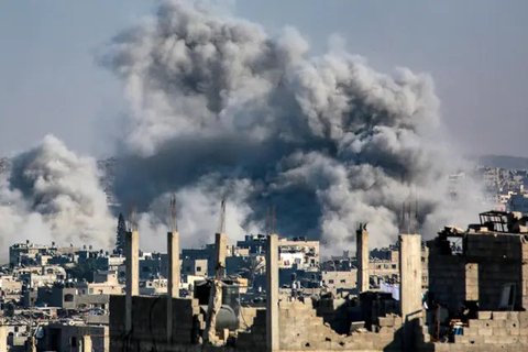Terbaru, dua serangan udara Israel dilaporkan menghantam wilayah Jalur Gaza pada Rabu (9/7/2025) dini hari. (Bashar TALEB/AFP)