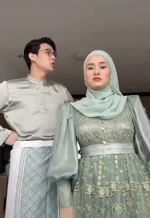 Gaun Long Dress Simpel Anggun ala Dinda Hauw (sumber: suara.com)