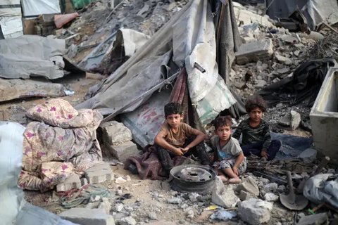 WHO juga menjelaskan bahwa bakteri meningitis yang menyebar di udara dapat menular dan berbahaya bagi warga Gaza yang tinggal di tenda-tenda pengungsian. (Eyad BABA/AFP)