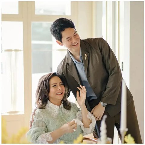 Penampilan awet muda Addie MS dan Memes di momen lamaran Tristan Juliano. (sumber: Instagram/memes605)