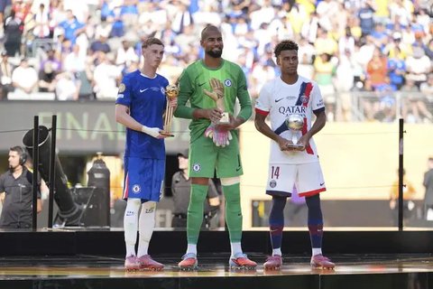 The Blues sukses menjuarai Piala Dunia Antarklub 2025 usai menghajar Paris Saint-Germain (PSG) dengan skor telak 3-0 pada laga final yang digelar di Stadion MetLife, East Rutherford, New Jers