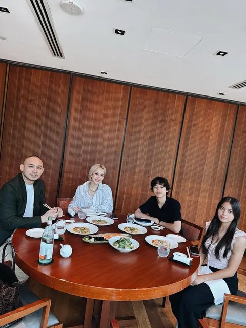 Intip Potret BCL Makan Siang Bareng Anak dan Suami, Sosok Perempuan Muda Bareng Noah Curi Perhatian (sumber: Instagram/itsmebcl)