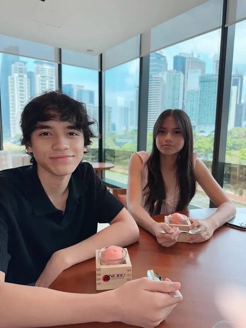 Intip Potret BCL Makan Siang Bareng Anak dan Suami, Sosok Perempuan Muda Bareng Noah Curi Perhatian (sumber: Instagram/itsmebcl)