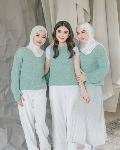 Gaya Pemotretan Irish Bella dengan Dua Anak Sambung (Foto: Instagram @_irishbella_)