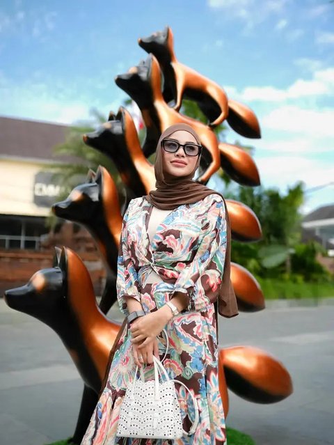 Intip Gaya Aurel Hermansyah di Potret Terbarunya, Tampil Stylish dan Anggun di Kafe Ternama Jakarta (sumber: Instagram/aurelie.hermansyah)