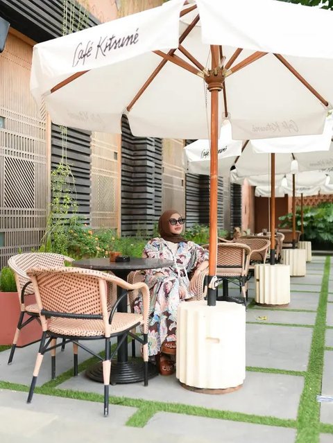 Intip Gaya Aurel Hermansyah di Potret Terbarunya, Tampil Stylish dan Anggun di Kafe Ternama Jakarta (sumber: Instagram/aurelie.hermansyah)