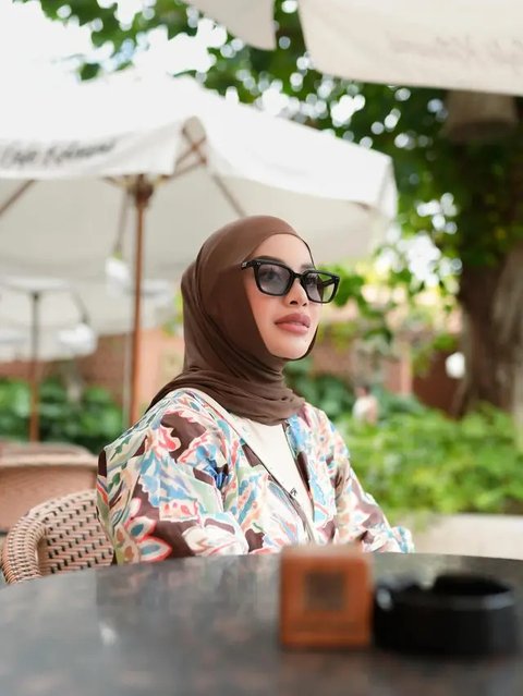 Intip Gaya Aurel Hermansyah di Potret Terbarunya, Tampil Stylish dan Anggun di Kafe Ternama Jakarta (sumber: Instagram/aurelie.hermansyah)