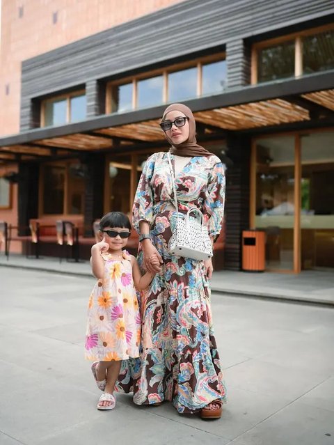 Intip Gaya Aurel Hermansyah di Potret Terbarunya, Tampil Stylish dan Anggun di Kafe Ternama Jakarta (sumber: Instagram/aurelie.hermansyah)
