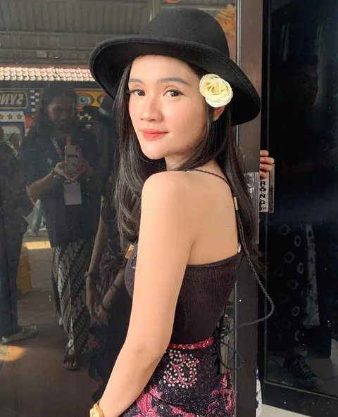6 Inspirasi Gaya Rambut Fanny Soegi, dari Panjang hingga Pendek yang Bikin Pangling (sumber: Insatagram/fannysoegi)