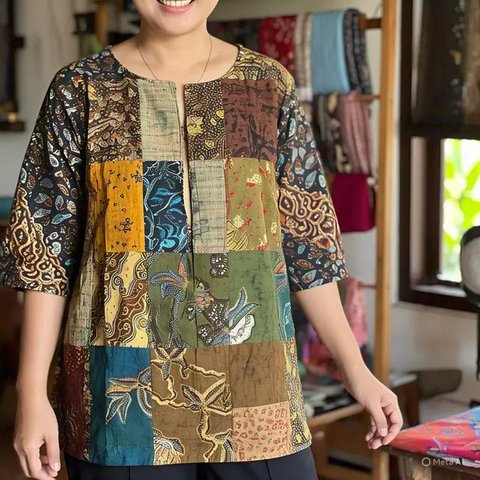 Model Tunik Batik Cantik dan Elegan Terbaru 2025, Cocok untuk Acara Formal dan Kasual (sumber:AI)